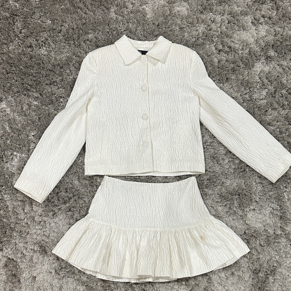 Zara White Textured suit set, Jacket and Skirt (with built in shorts) Set!